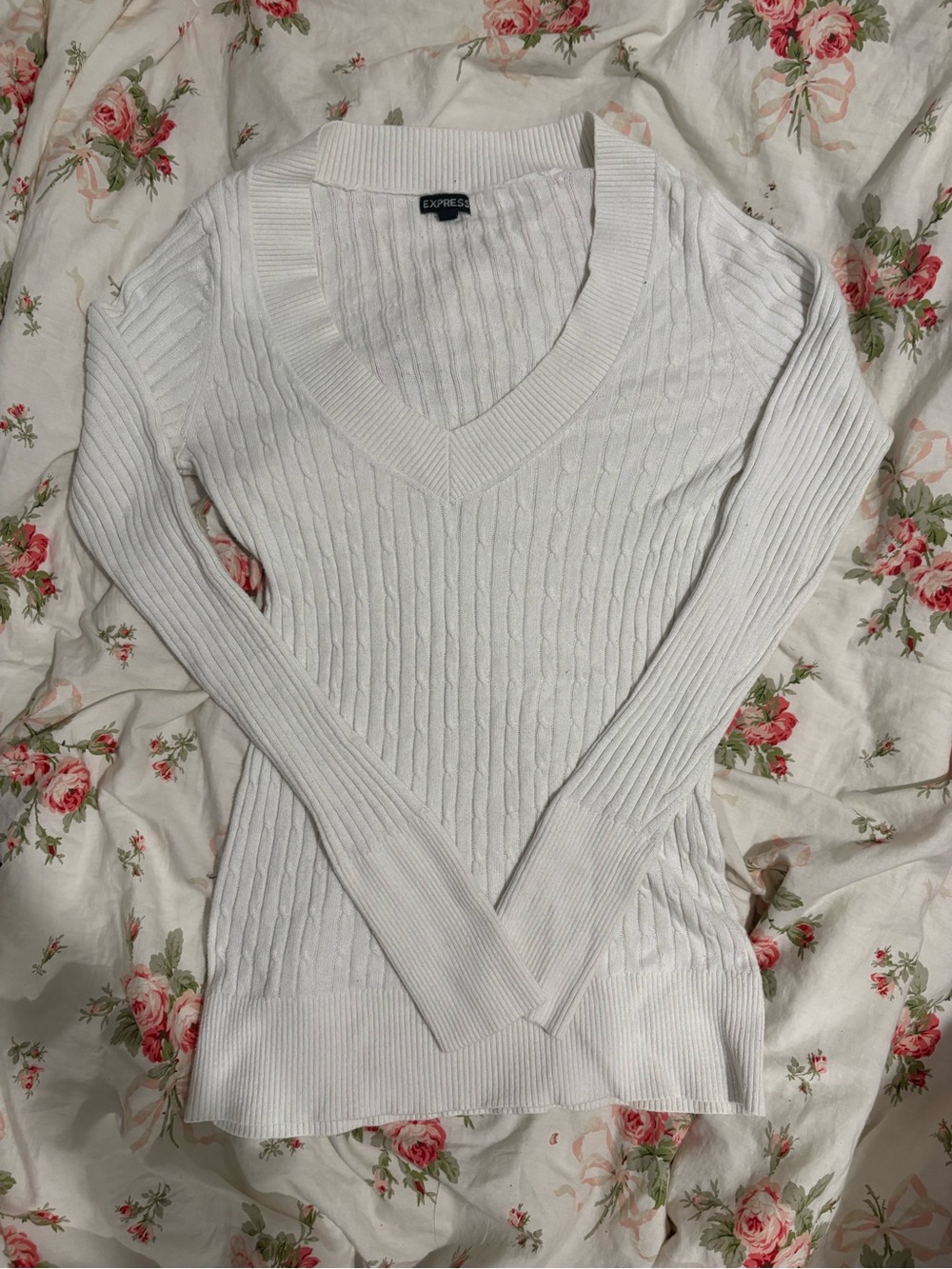 Vintage Express White V-Neck Cable Knit Sweater